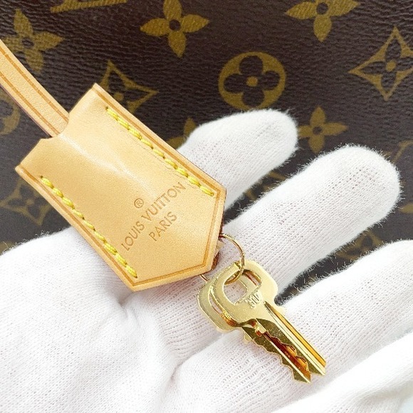 Louis Vuitton Monogram Montaigne MM Handbag - Picture 9 of 14